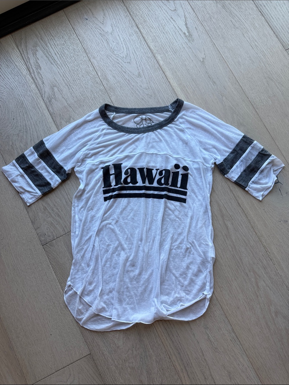 Chaser Size medium White 'Hawaii' Ringer Tee